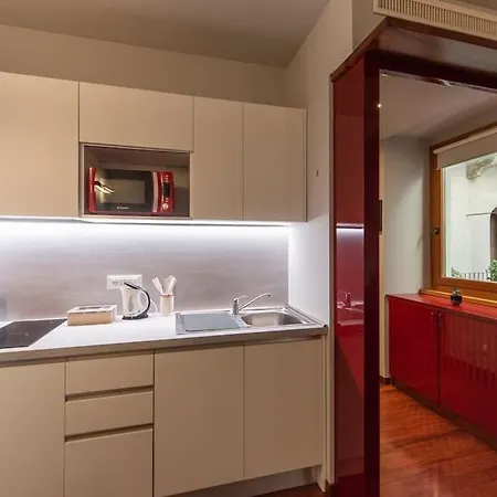 Agape Elegante In Pieno Centro Hotel *